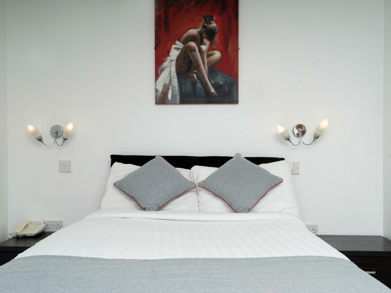 Atz&H Inn Bilston Extérieur photo