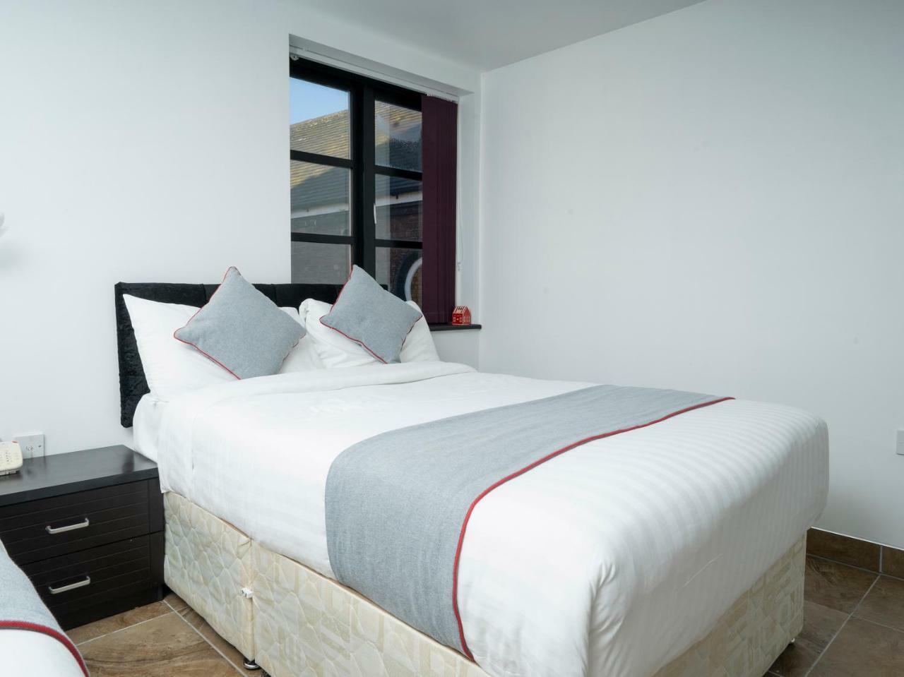 Atz&H Inn Bilston Extérieur photo