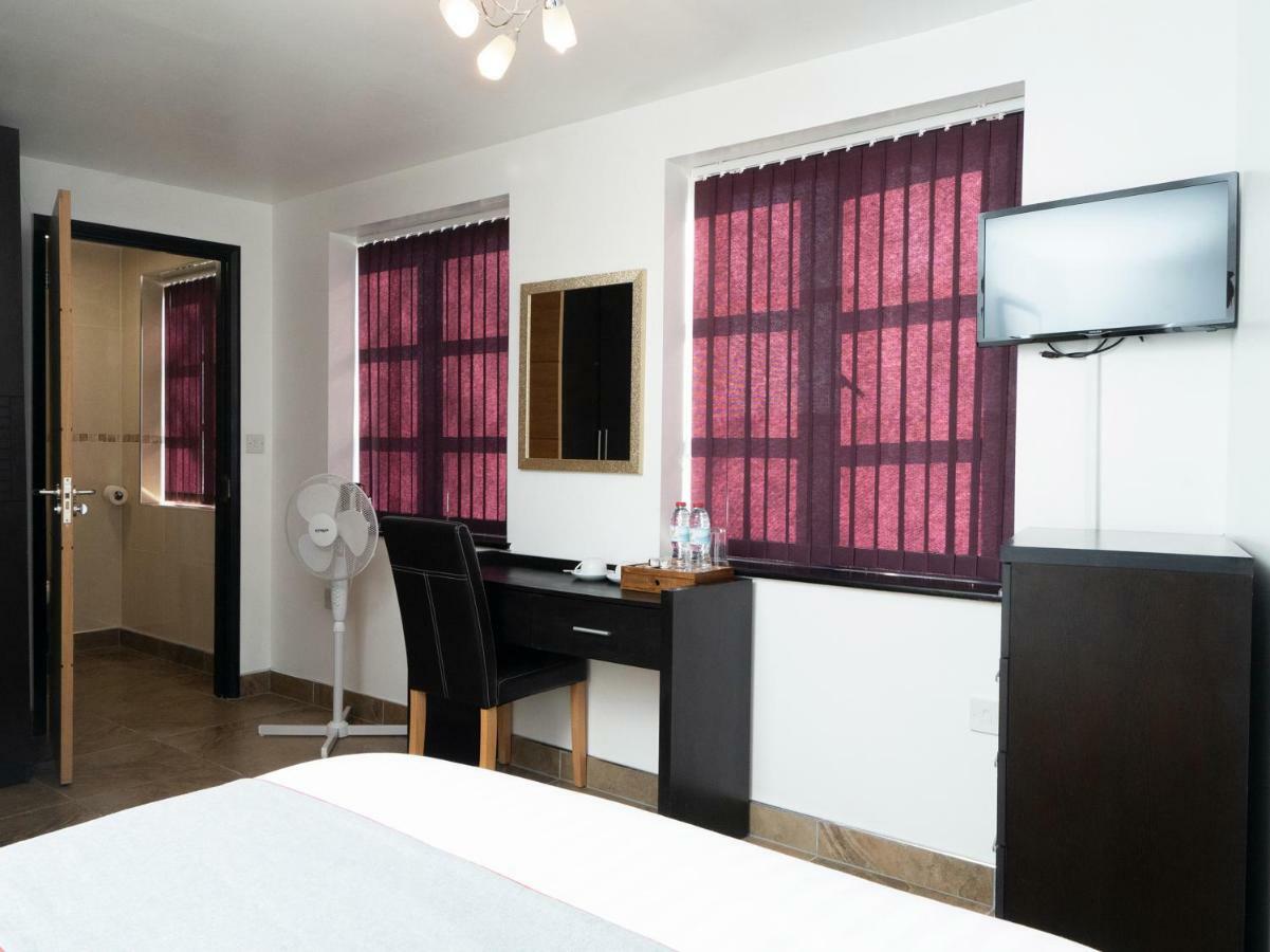 Atz&H Inn Bilston Extérieur photo
